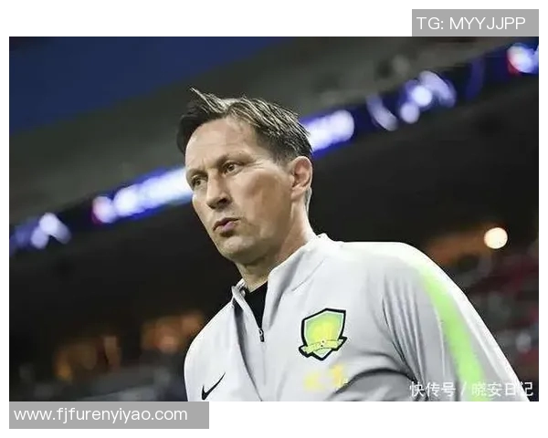 眉毛粗的足球明星男展现独特魅力与风格的运动之路